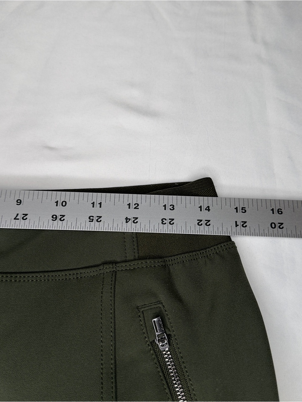 Athleta Endless High Rise Cargo  Pants in Aspen Olive Size 6 - Picture 10 of 15